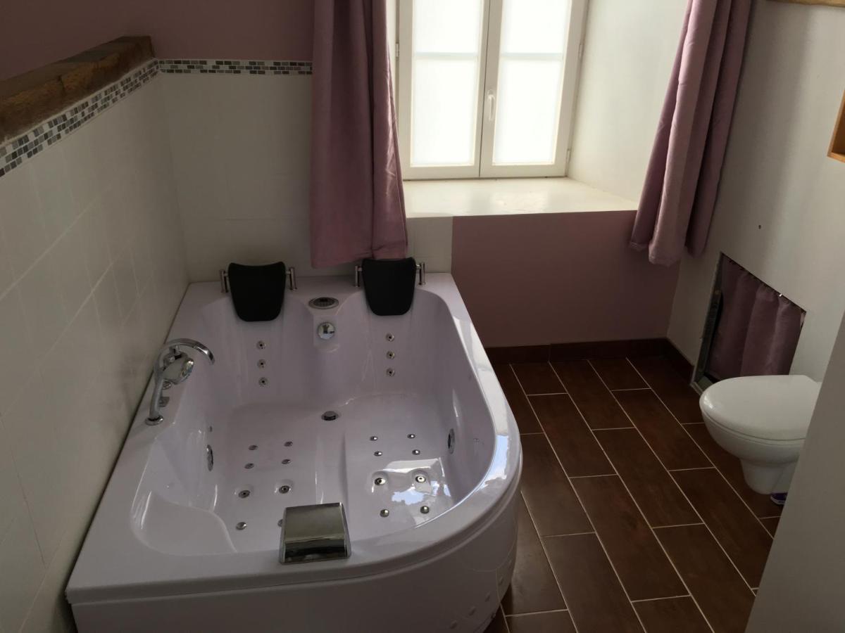 مبيت وإفطار Putanges Domaine Des Tours Vauquelin المظهر الخارجي الصورة